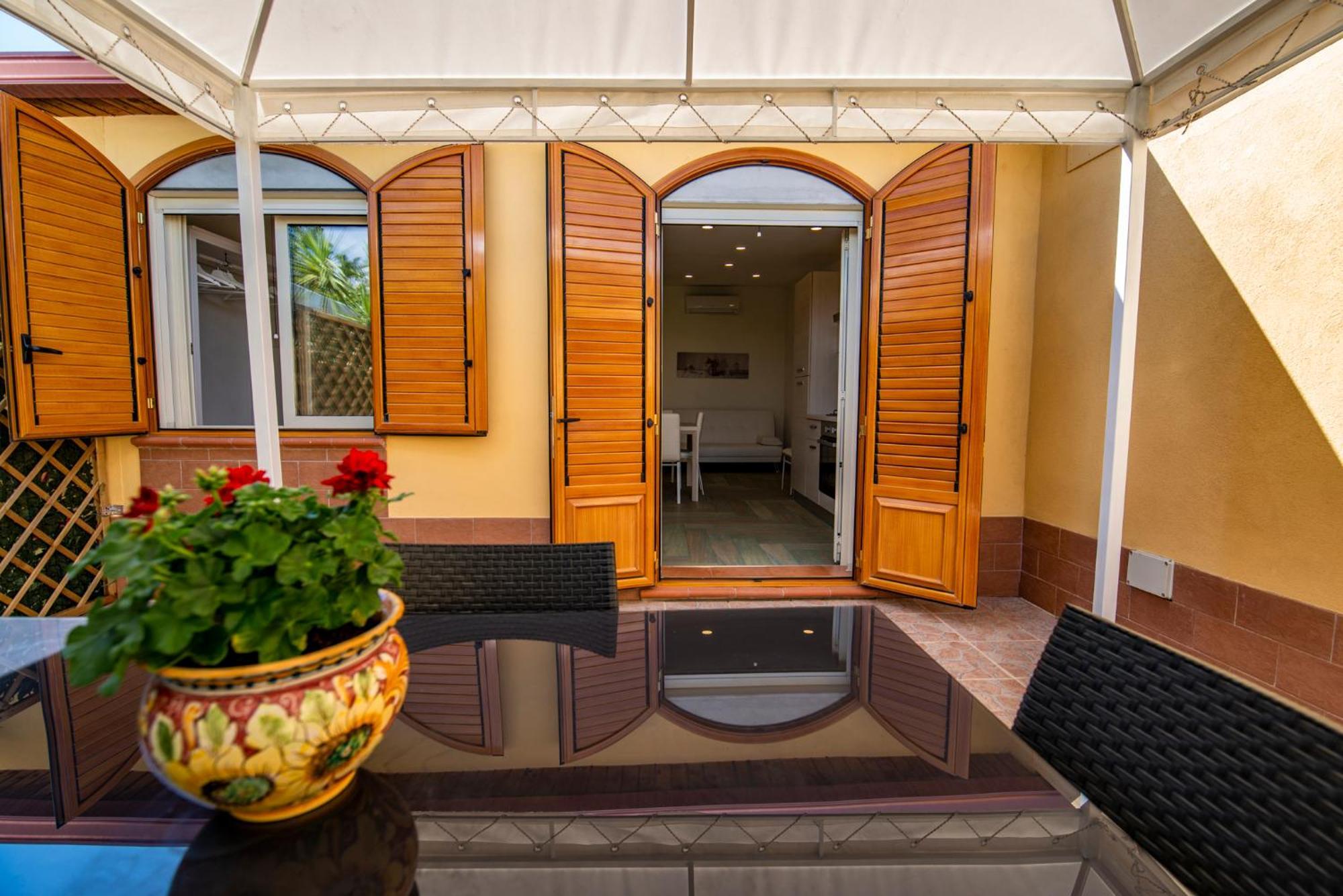 Villa Del Papiro Charme Apartments Авола Экстерьер фото